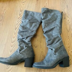 Qupid woman’s calf block heel boot size 6.5 back zip winter chic pointy toe gray